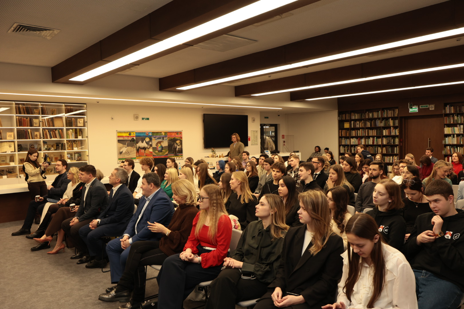 Активисты передали бойцам СВО более 20 тысяч книг авторов-участников СВО, фото