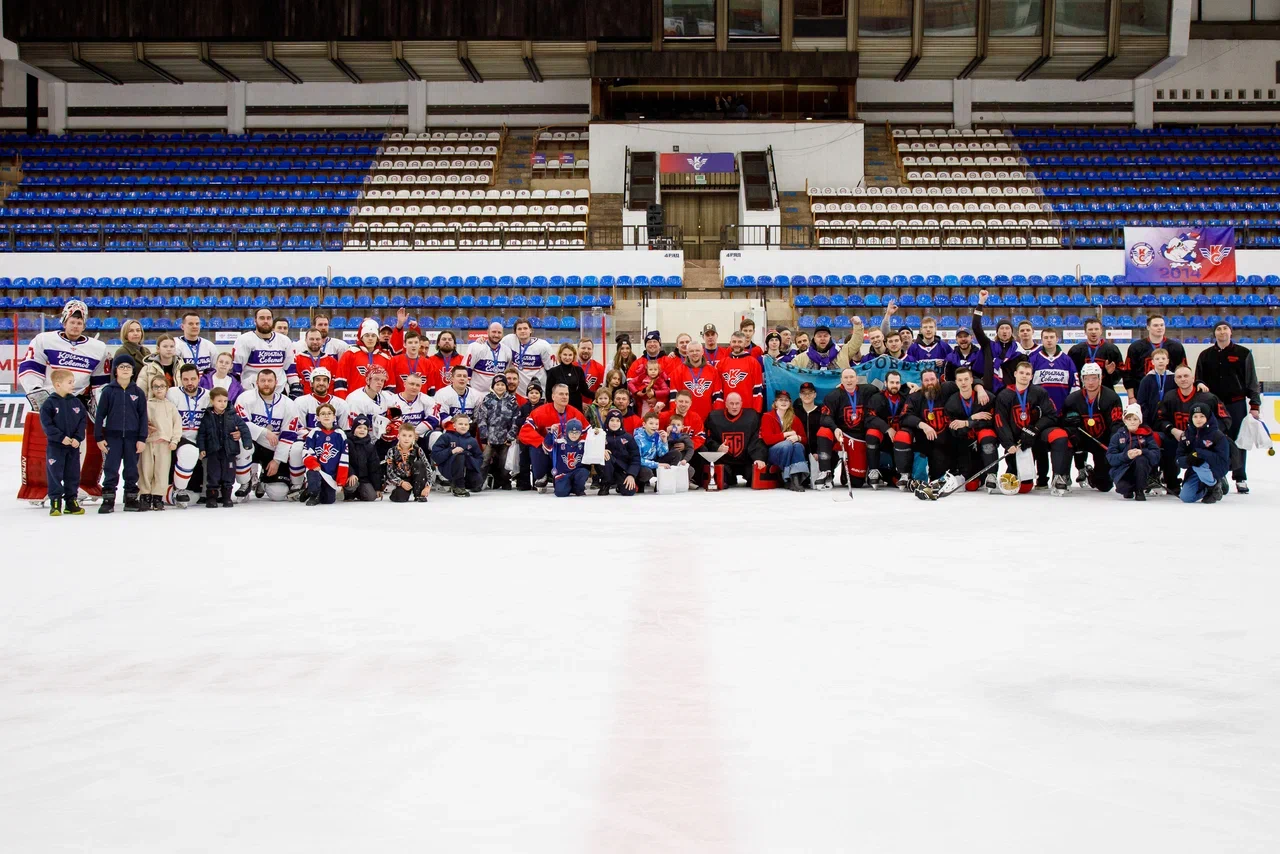 В честь 23 Февраля на западе Москвы разыграли Кубок Сетуни по хоккею, фото