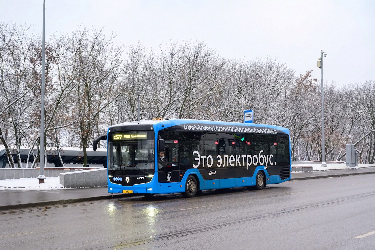 В 2025 году электробусы вышли на новые маршруты в 115 районах столицы, фото