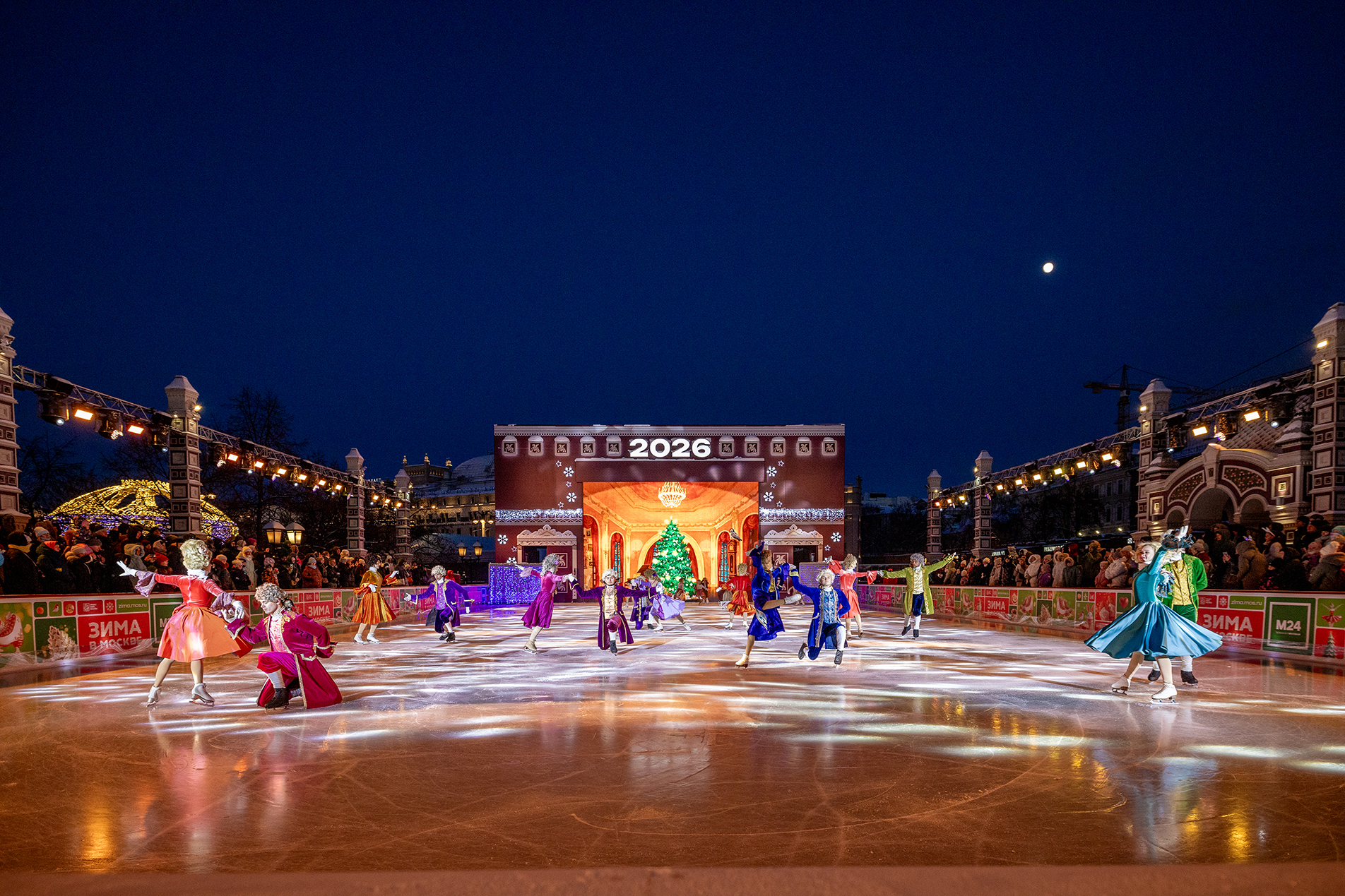 «Просто люби» в центре Москвы: звезды фигурного катания встречают весну искренностью и магией танца на льду
