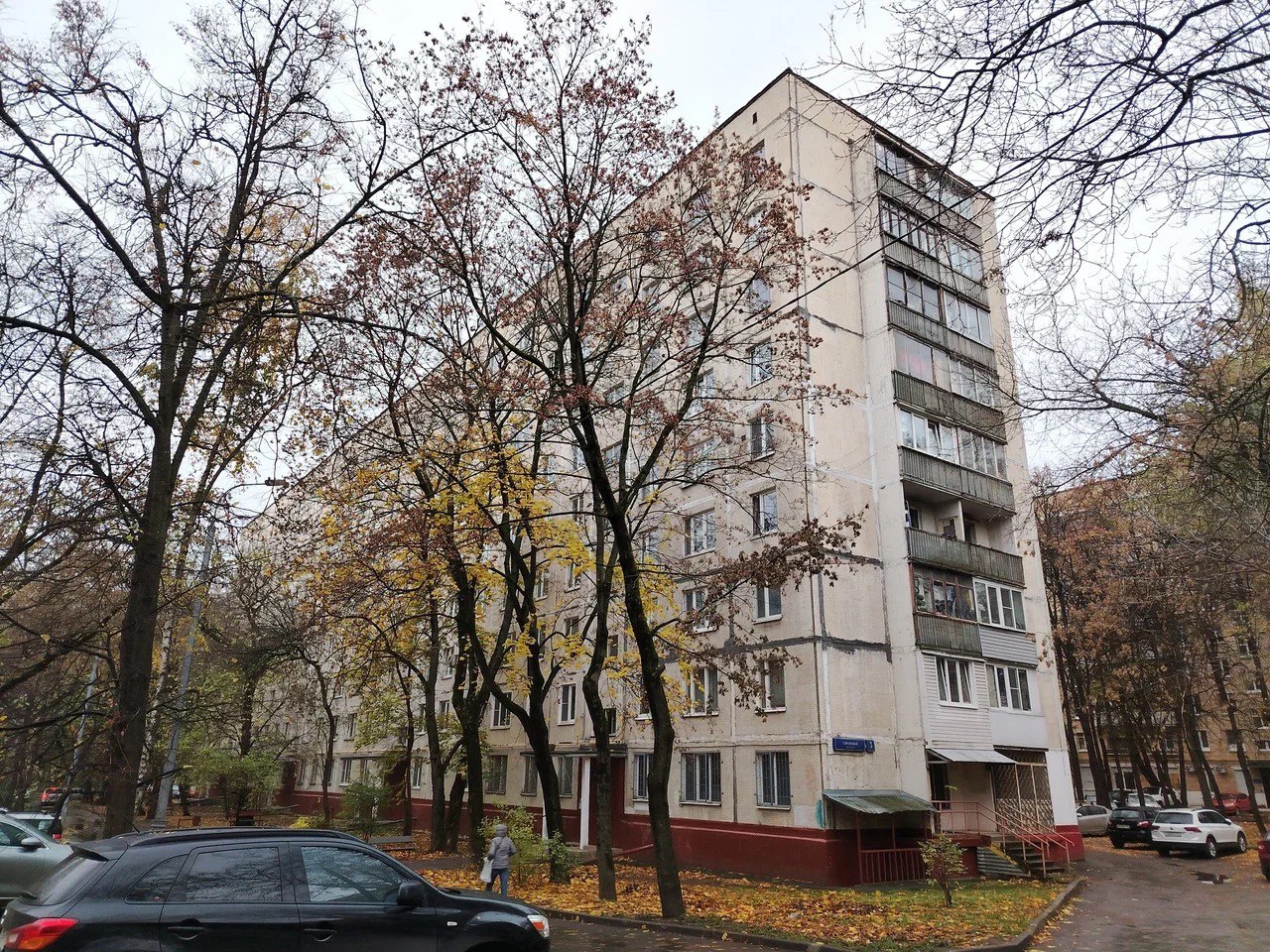 Два нежилых помещения на Сиреневом бульваре реализуют на городских торгах, фото