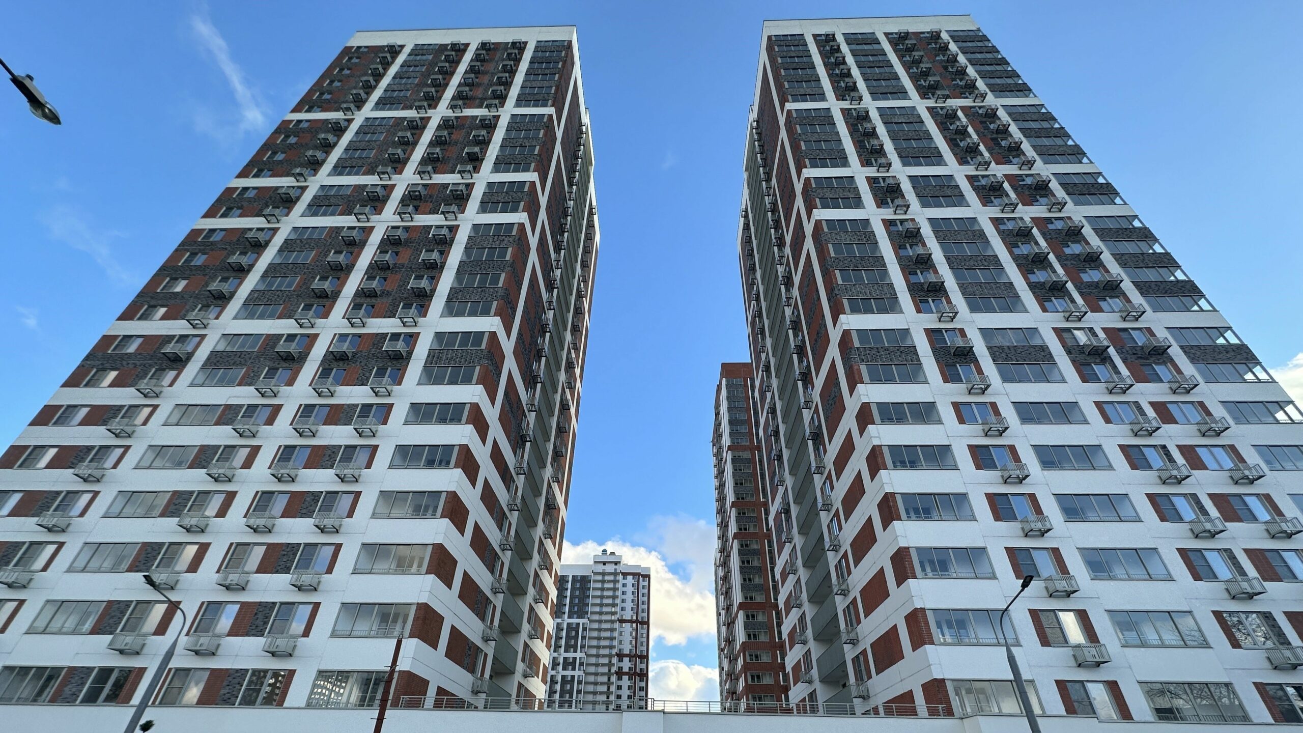 На севере столицы на городские торги выставлены три коммерческих помещения, фото