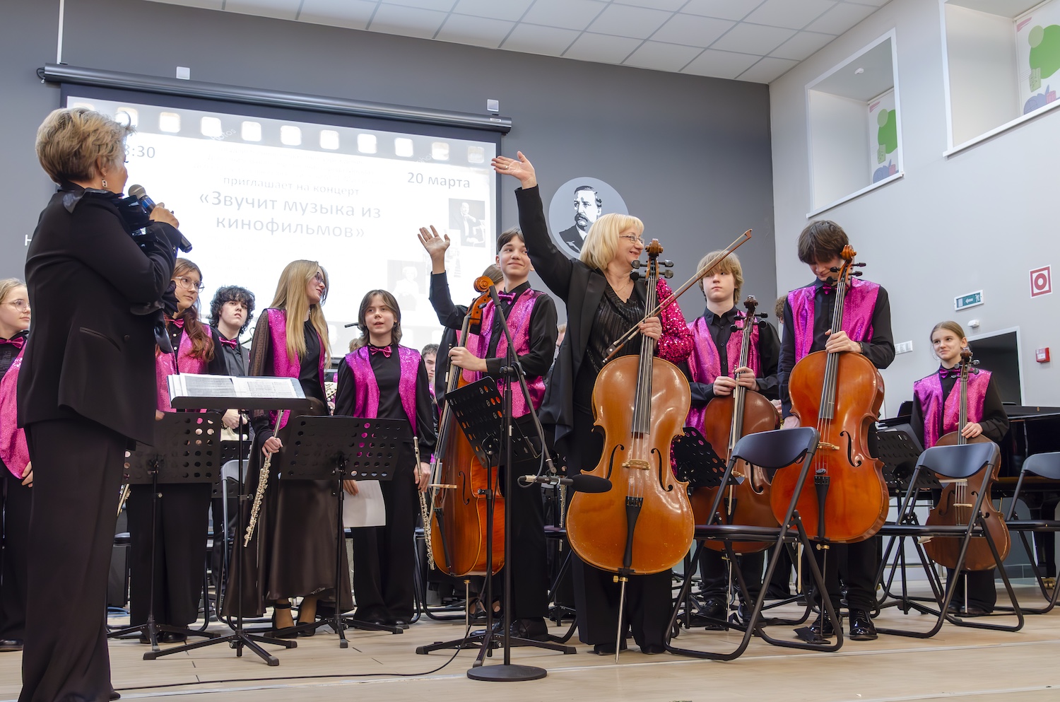 Педагоги и ученики школы Мусоргского исполнили музыку из известных кинолент, фото