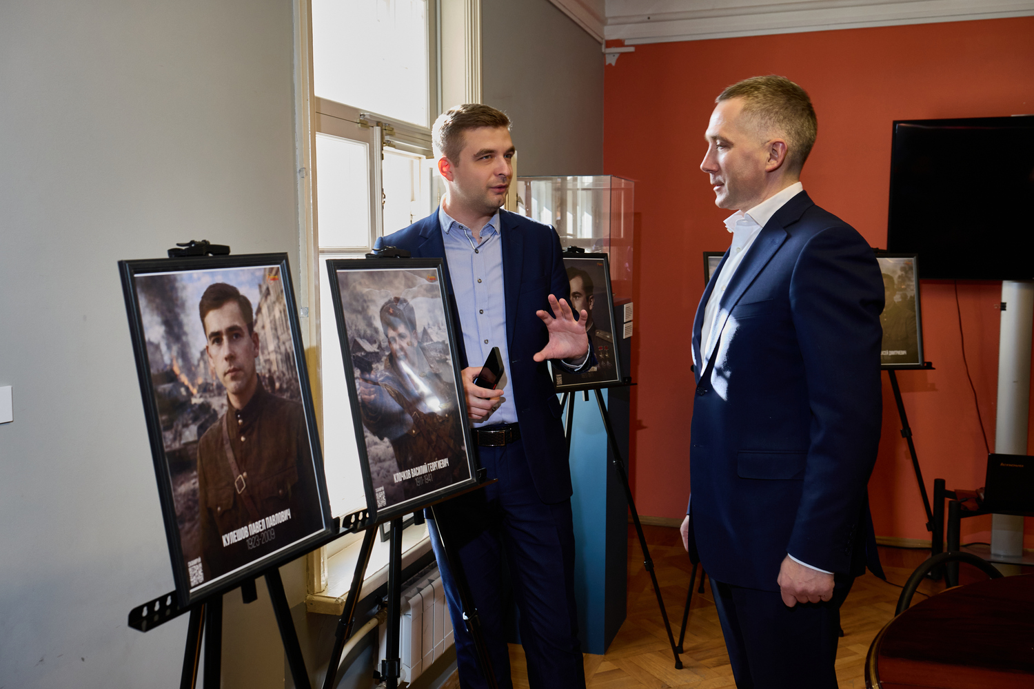 Выставка ко Дню воссоединения Крыма с Россией открылась в Музее современной истории России, фото