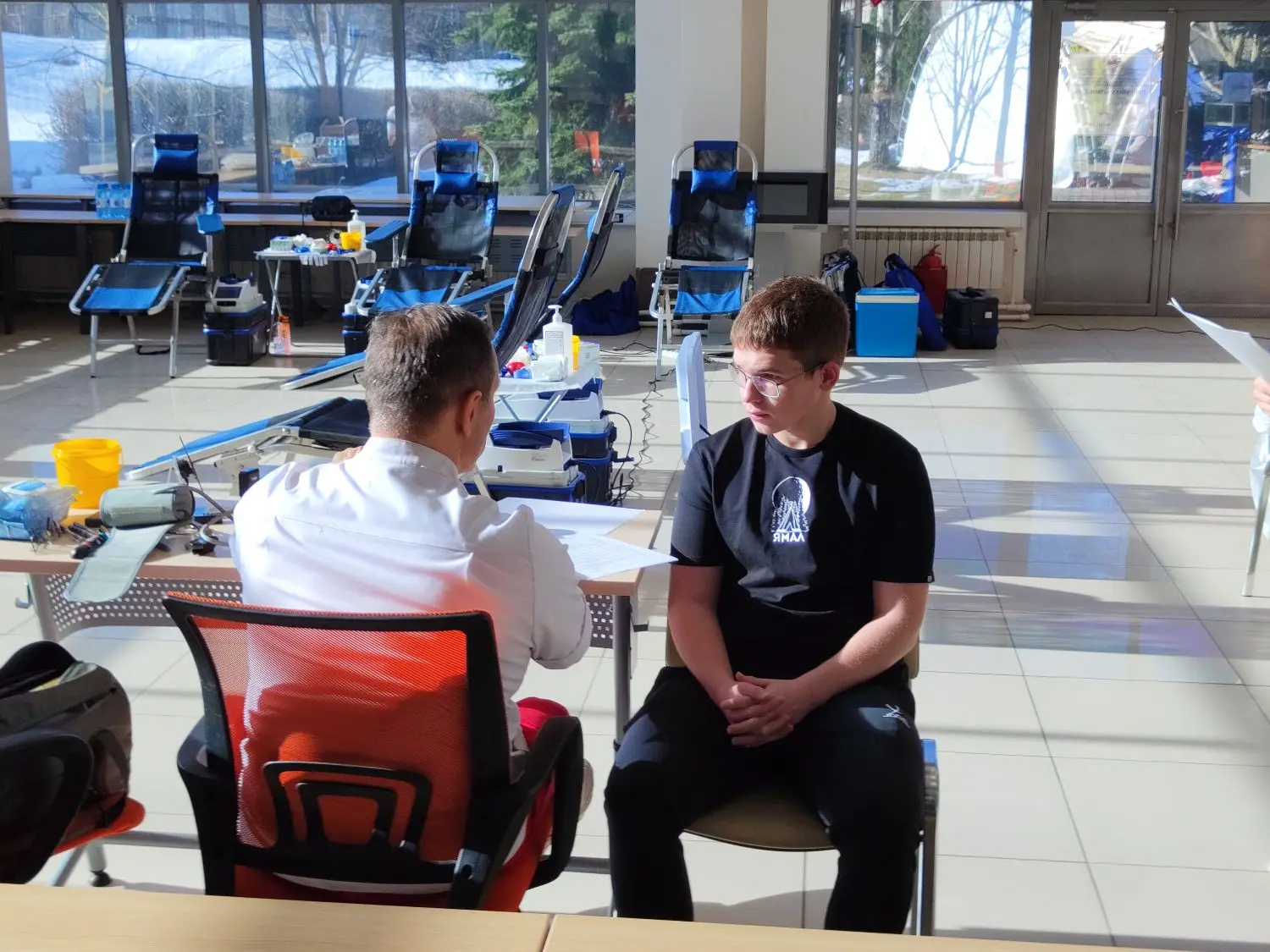 Студенты-геологи присоединились к донорской акции в ЮЗАО, фото