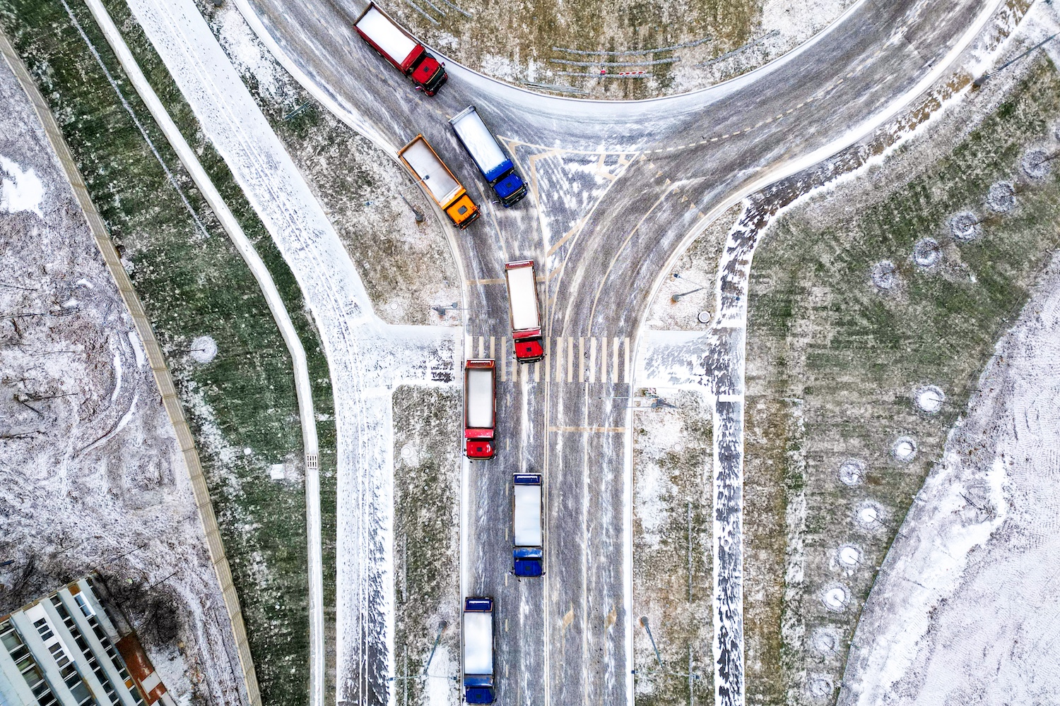 Ефимов: В 2025 году экспертиза строительных проектов позволила сэкономить более 100 миллиардов рублей, фото