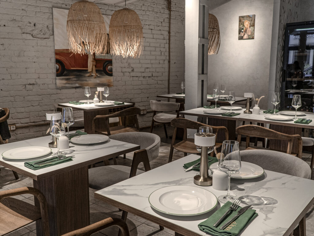 Фестиваль документального кино, итальянская остерия и выставка индийских тканей &mdash; куда пойти после работы  фото