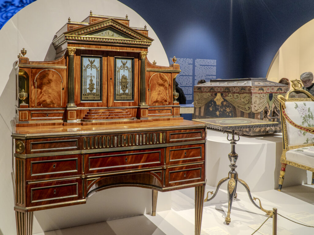 Русская чайная, сокровища &laquo;Царского Села&raquo; и открытые репетиции в цирке &mdash; куда пойти после работы  фото