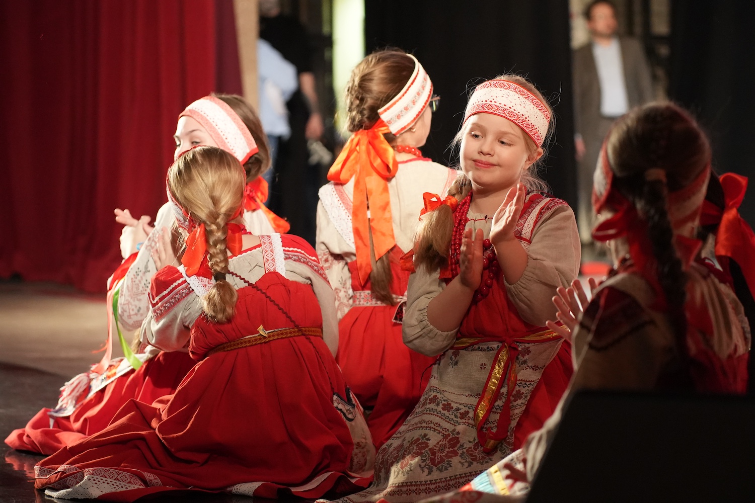 Юные артисты Дворца творчества «Неоткрытые острова» выступили с номерами ко Дню воссоединения Крыма с Россией, фото