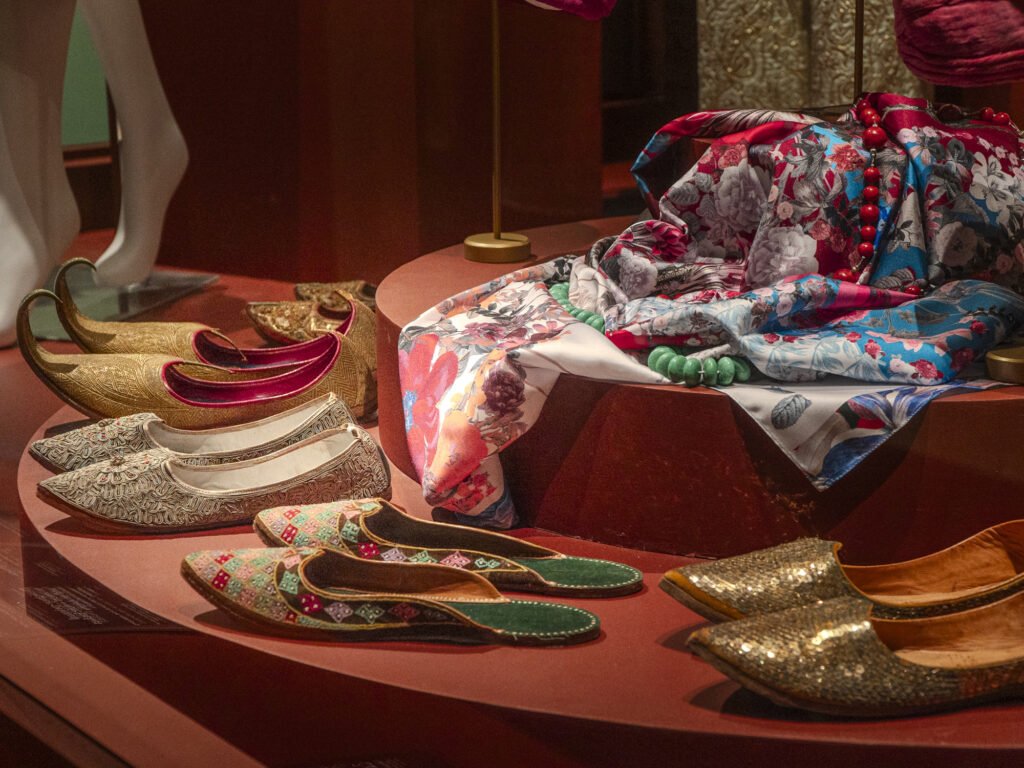 Фестиваль документального кино, итальянская остерия и выставка индийских тканей &mdash; куда пойти после работы  фото