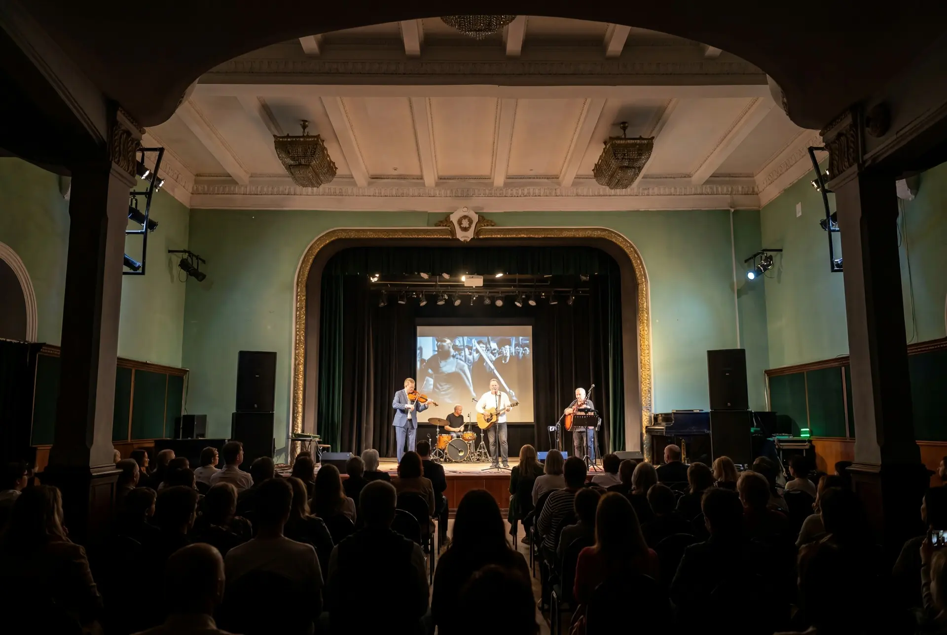 В Таганском районе прошел концерт артистов «Федеральной агитбригады», фото