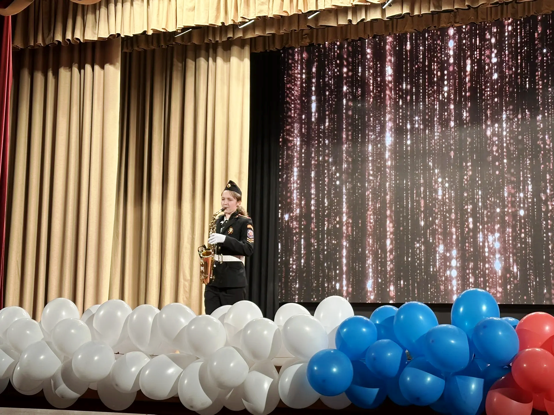 Концерт ко Дню Росгвардии: кадеты и артисты поздравили военных в Лефортово, фото