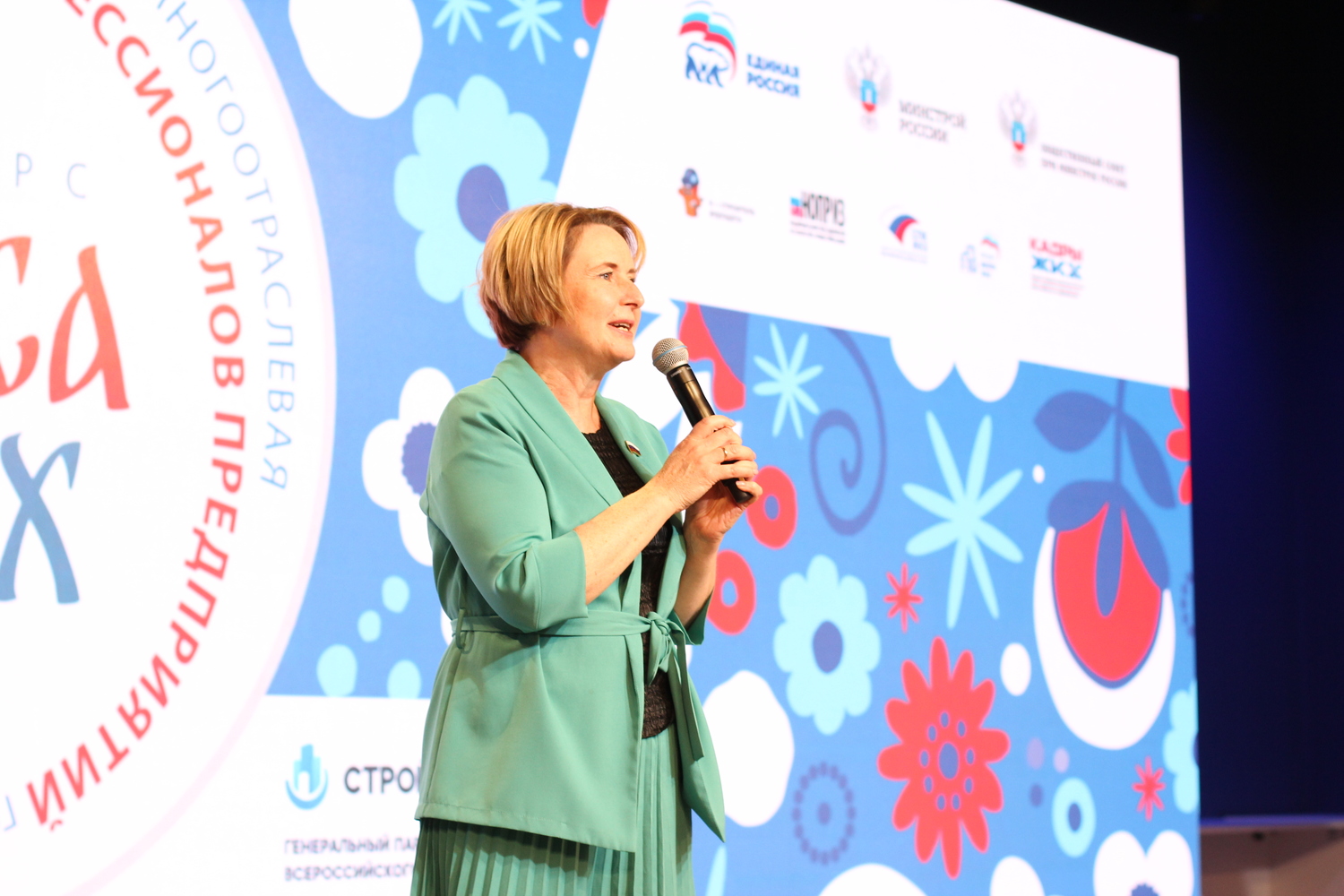 Депутат Госдумы Светлана Разворотнева отметила талантливых работниц сферы ЖКХ на всероссийском конкурсе, фото