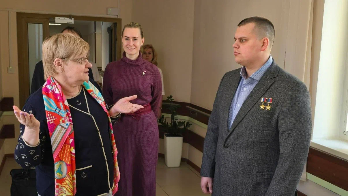 Герой России Эдуард Казымов посетил Научно-практический центр имени Швецовой, фото