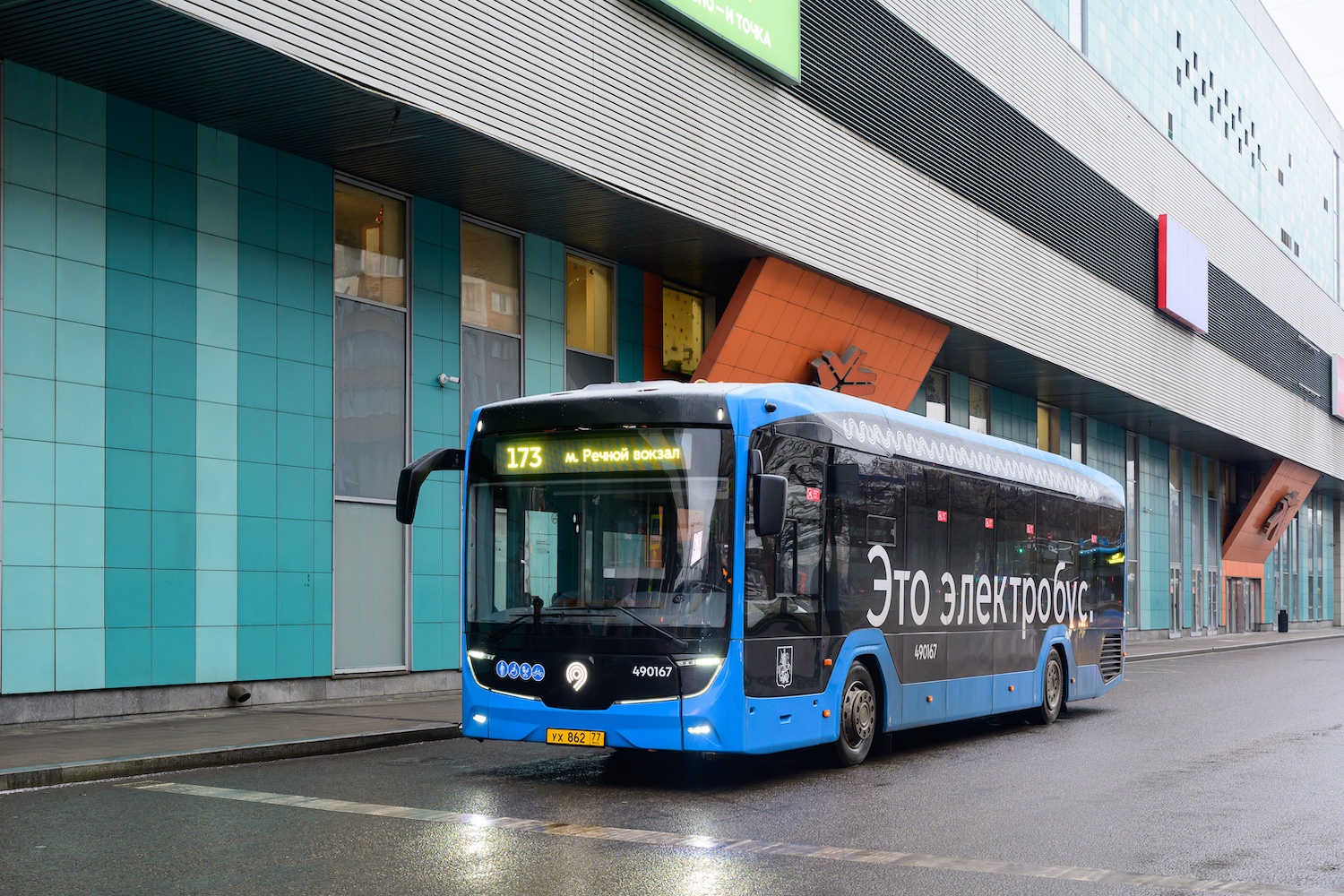 Максим Ликсутов: С начала года электробусы вышли на 10 новых маршрутов в пяти округах Москвы, фото