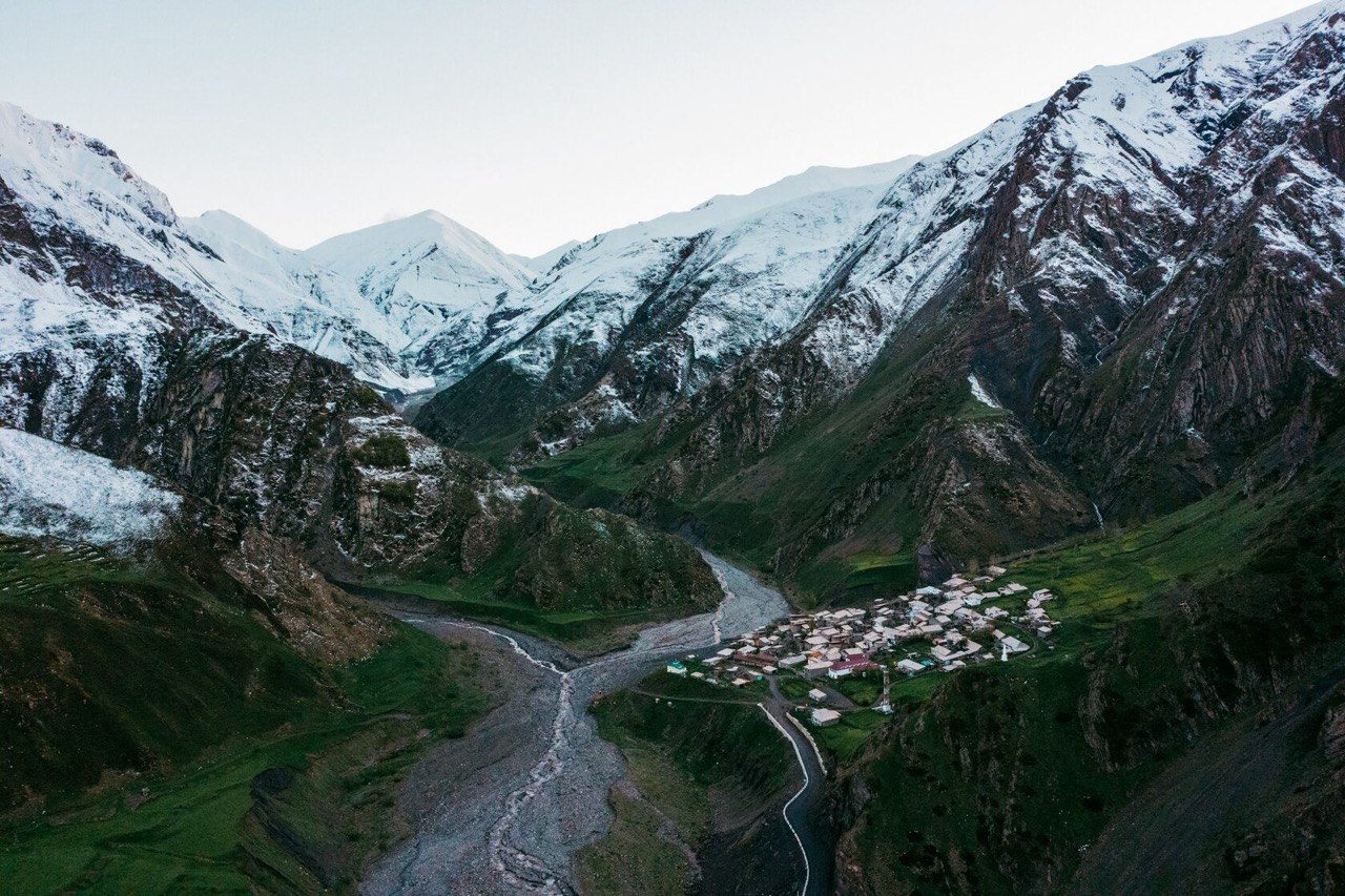 Мобильную связь малым поселениям страны теперь обеспечивают российские станции, фото