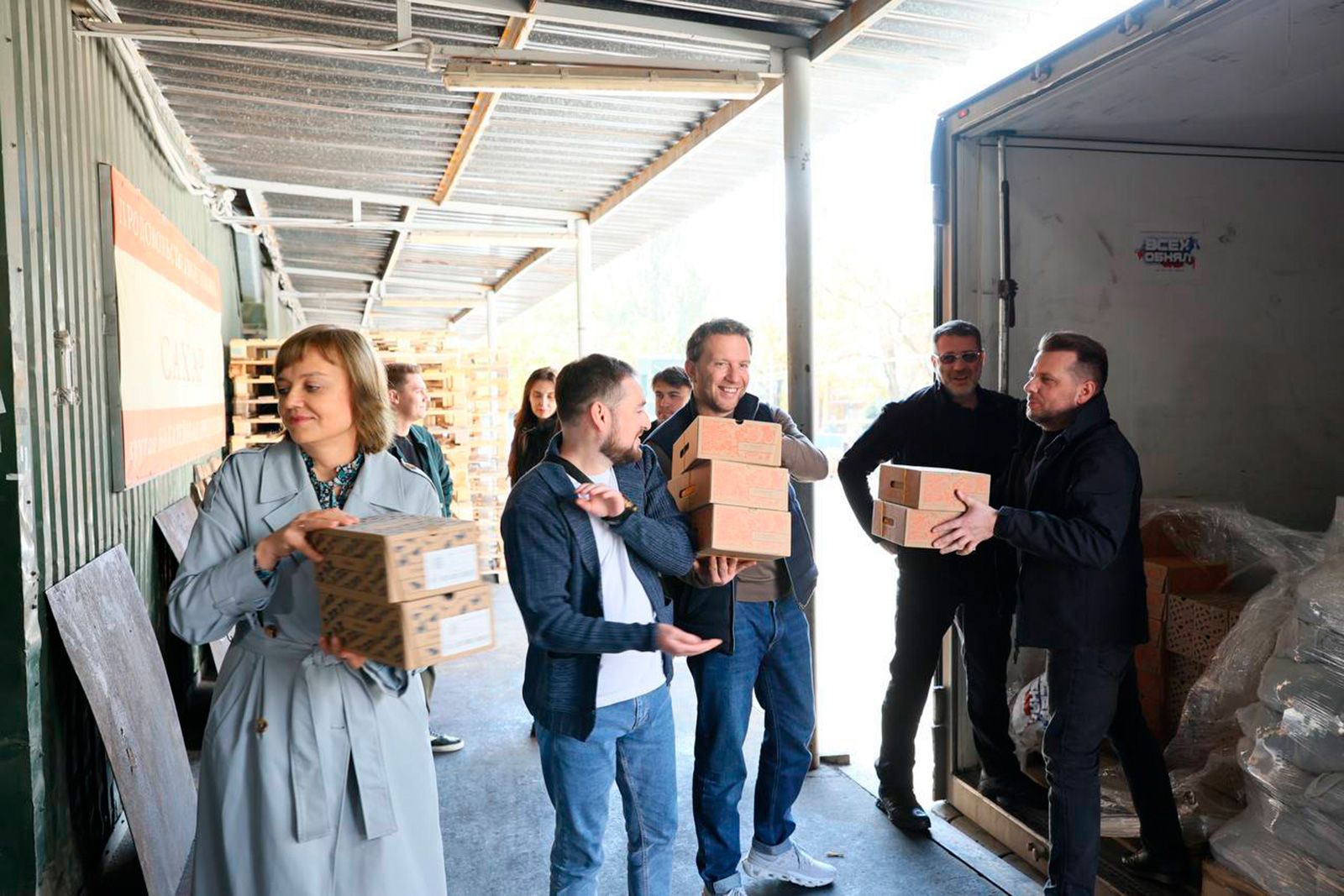 Собянин: Московские предприниматели регулярно отправляют гуманитарную помощь на передовую, фото