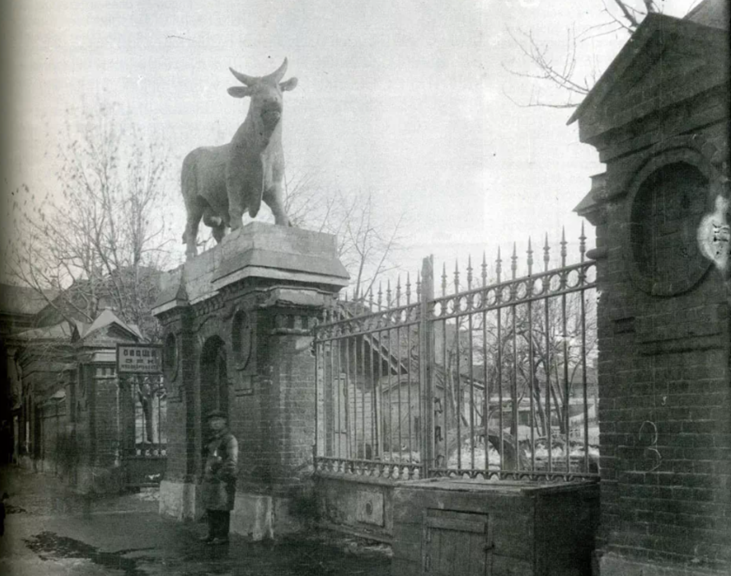 Волгоградский проспект — Римская: московский «памятник невидимке» у кубинского маяка, фото