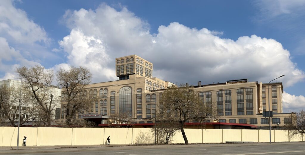 Волгоградский проспект &mdash; Римская: московский &laquo;памятник невидимке&raquo; у кубинского маяка  фото