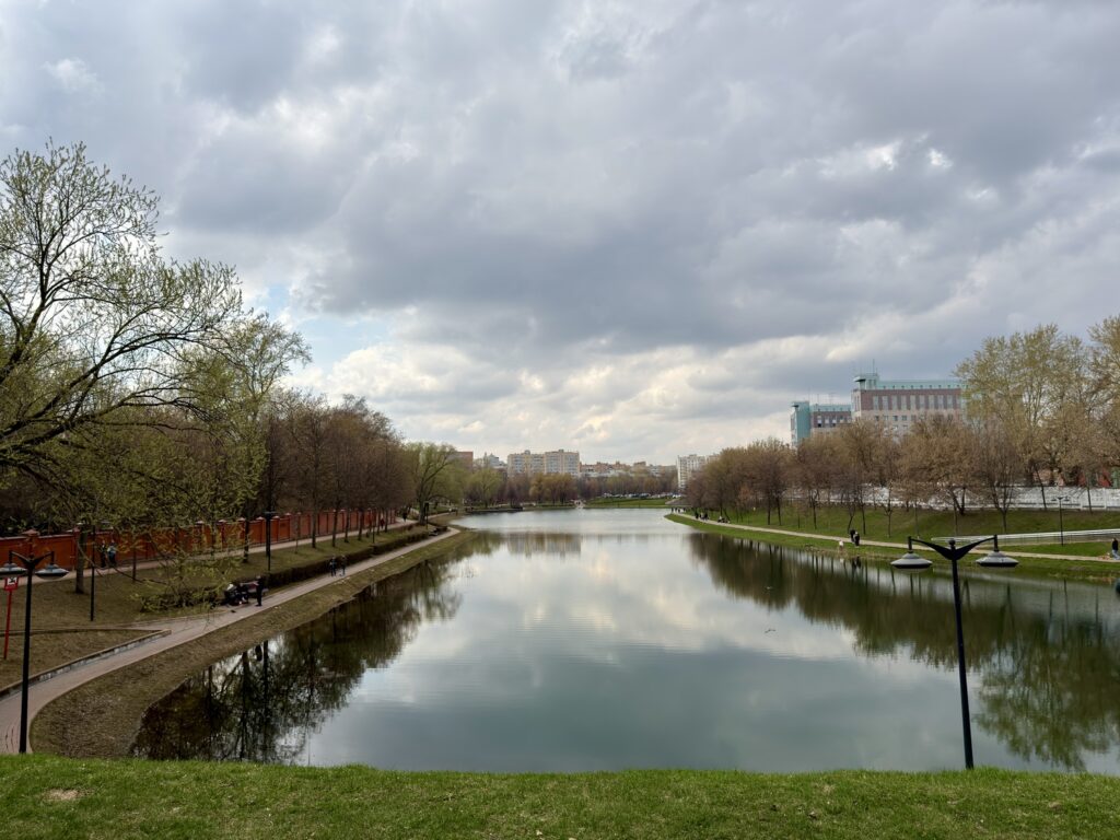 Волгоградский проспект &mdash; Римская: московский &laquo;памятник невидимке&raquo; у кубинского маяка  фото