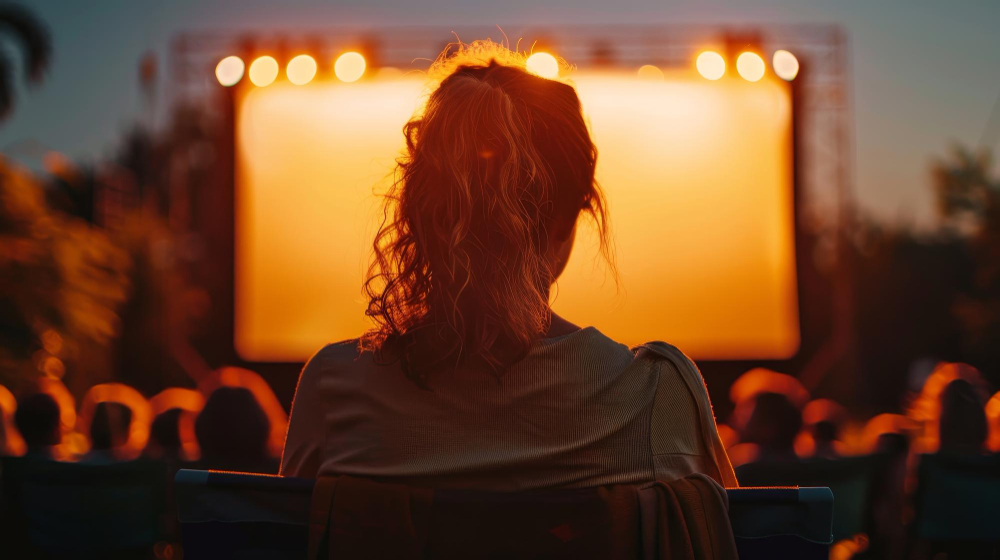 Вечерний кинопоказ ко Дню Победы состоится в Савеловском по инициативе участника СВО Эльдара Шарипова, фото