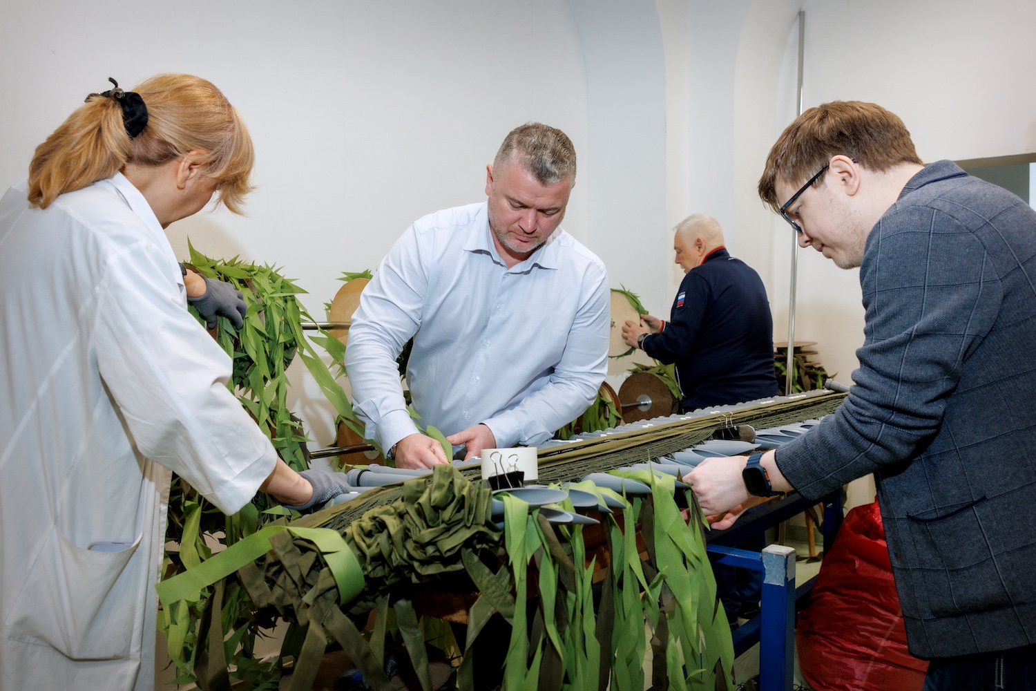 Директор Центра развития Евгений Андриенко и участники волонтерского движения «Под защитой» договорились о сотрудничестве, фото