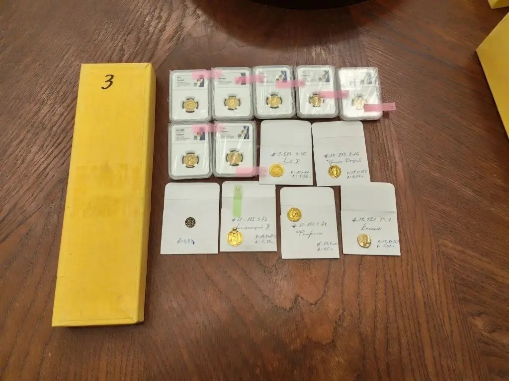 Задержан торговавший в Москве редкими монетами француз, фото