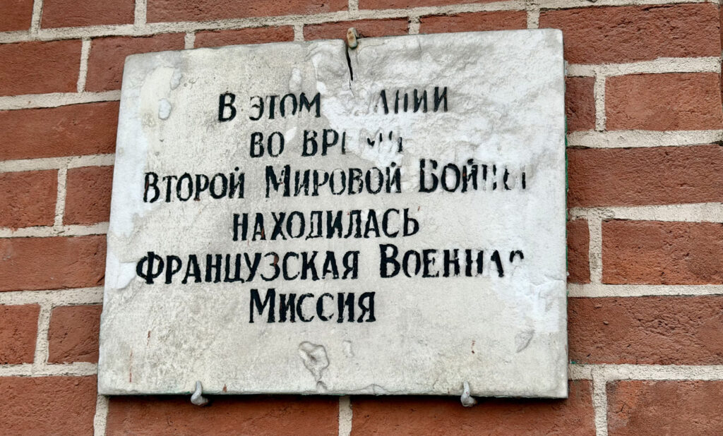 Кропоткинская &mdash; Парк культуры: чисто по Пречистенской  фото