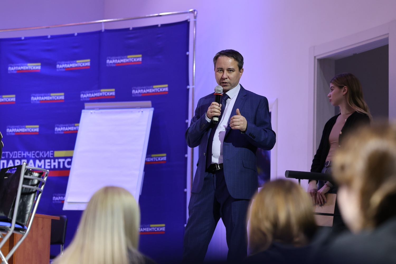 Участник СВО Эльдар Шарипов провел образовательную встречу со студенческими парламентскими клубами Москвы, фото