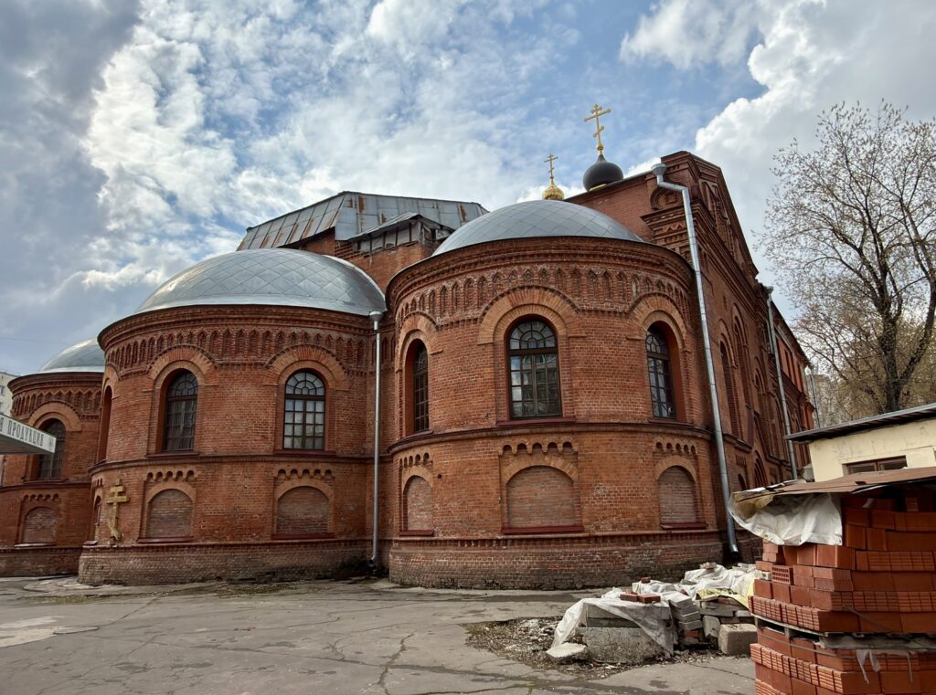 Волгоградский проспект &mdash; Римская: московский &laquo;памятник невидимке&raquo; у кубинского маяка  фото