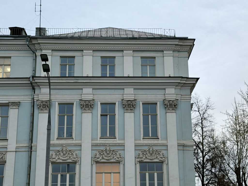 Кропоткинская &mdash; Парк культуры: чисто по Пречистенской  фото