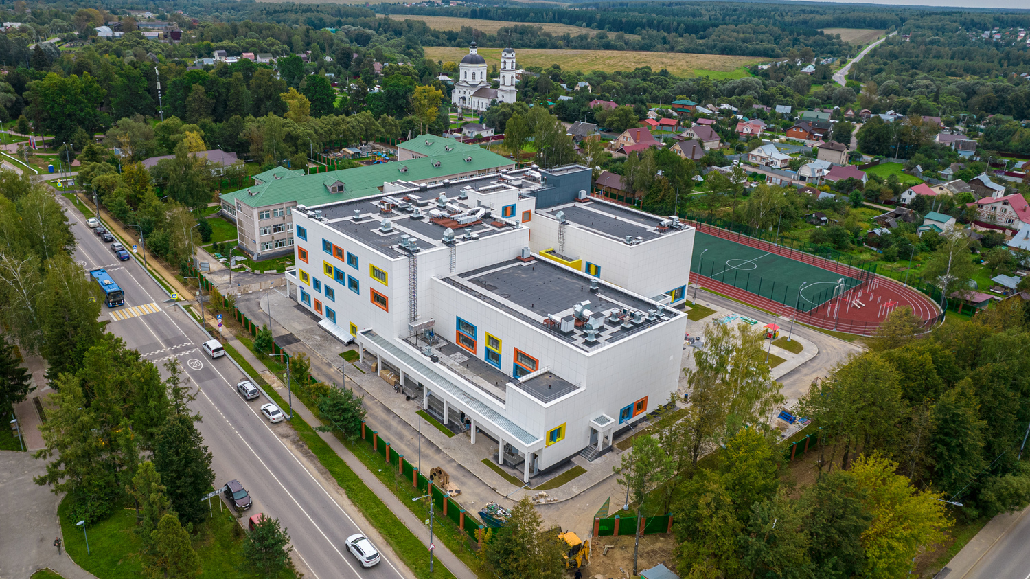 Депутат Госдумы Дмитрий Саблин рассказал о реконструкции корпуса школы в Клёново, фото