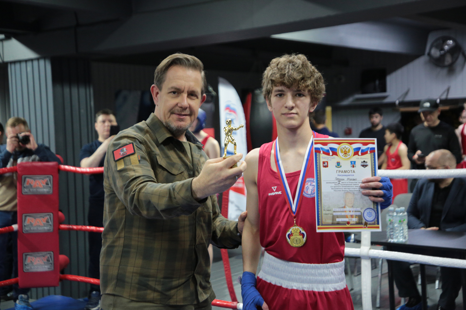 Член Общественной палаты Российской Федерации Александр Асафов вручил медали на соревнованиях по боксу в Северном Тушино, фото