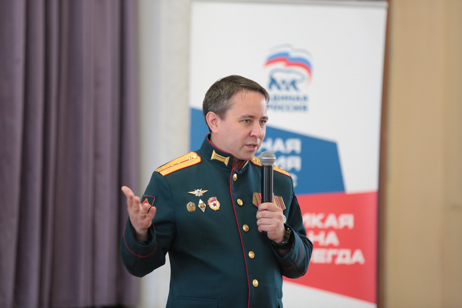 Участник СВО Эльдар Шарипов провел урок мужества в школе № 1550, фото