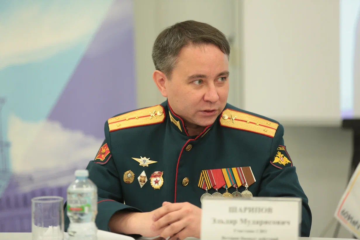 Ветеран СВО Эльдар Шарипов пригласил жителей Северного административного округа на акцию по благоустройству памятников, фото