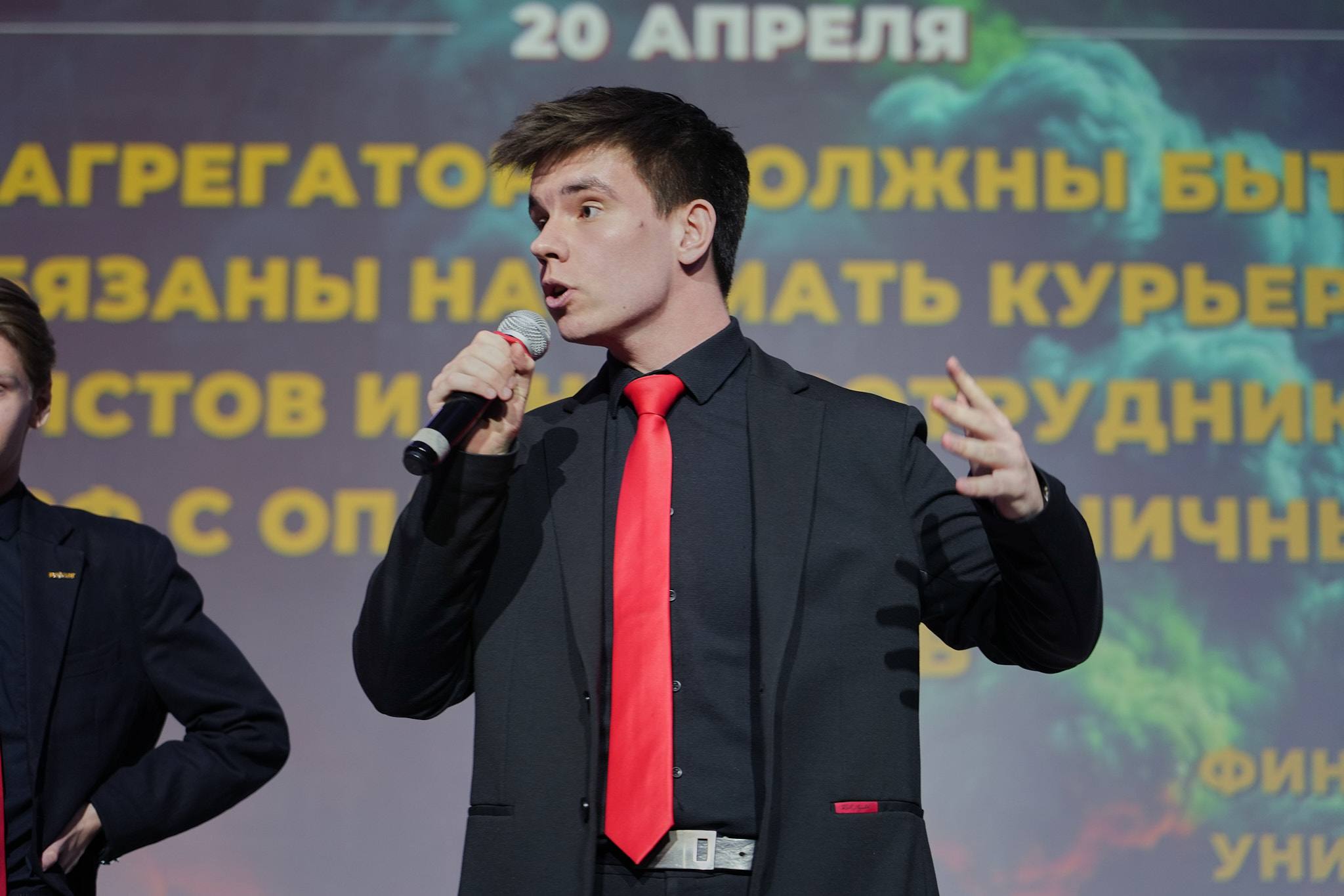 Третий тур городской Лиги дебатов: десять команд, пять тем и рост ораторского мастерства, фото