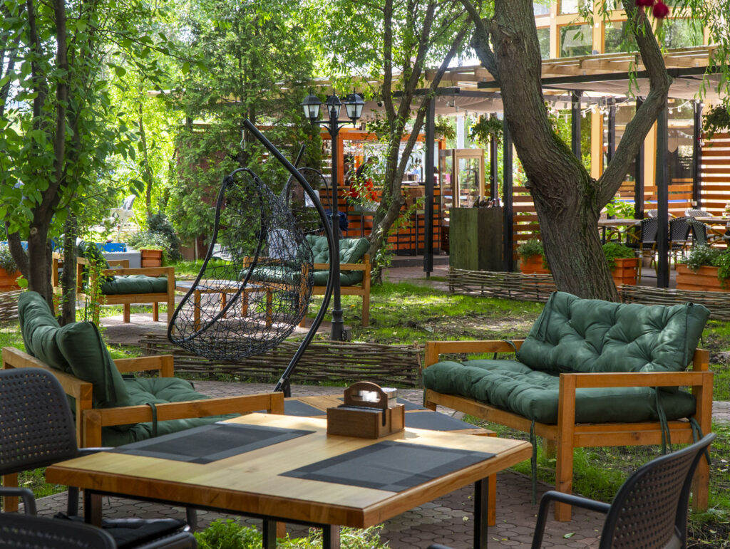 Выставка в честь Эрнста Неизвестного, арии Моцарта и ресторан в особняке &mdash; куда пойти после работы  фото