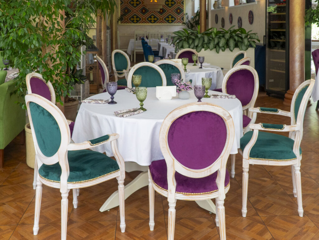 Выставка в честь Эрнста Неизвестного, арии Моцарта и ресторан в особняке &mdash; куда пойти после работы  фото