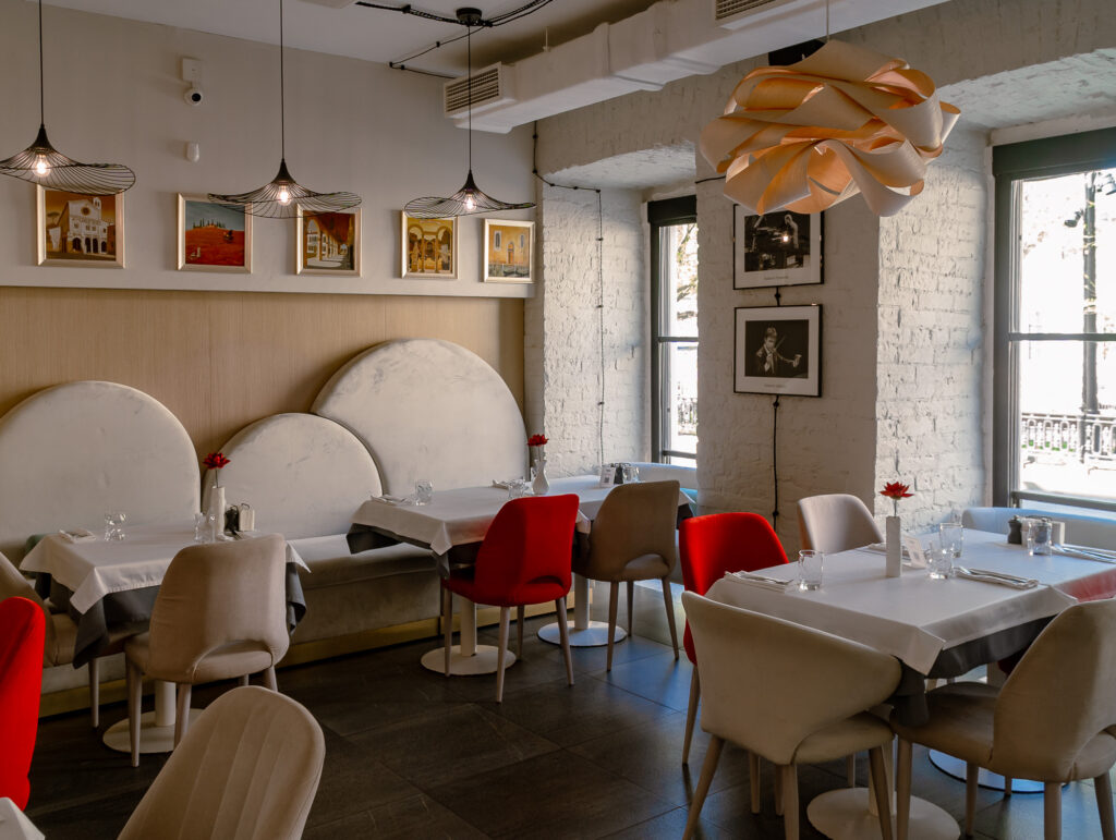 Гараж космонавта, авангард начала XX века и домашняя паста &mdash; куда пойти после работы  фото