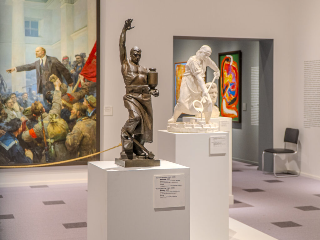 Выставка в честь Эрнста Неизвестного, арии Моцарта и ресторан в особняке &mdash; куда пойти после работы  фото