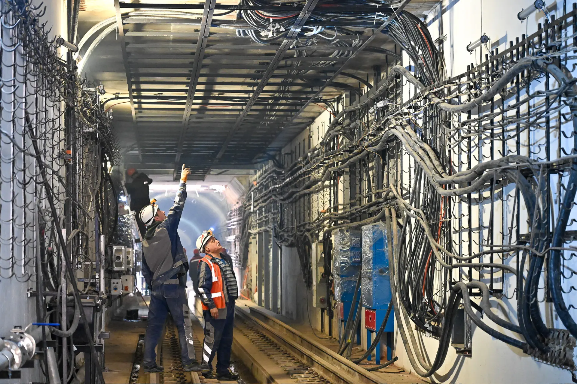 Строительство первого участка Рублево-Архангельской линии метро близко к завершению, фото