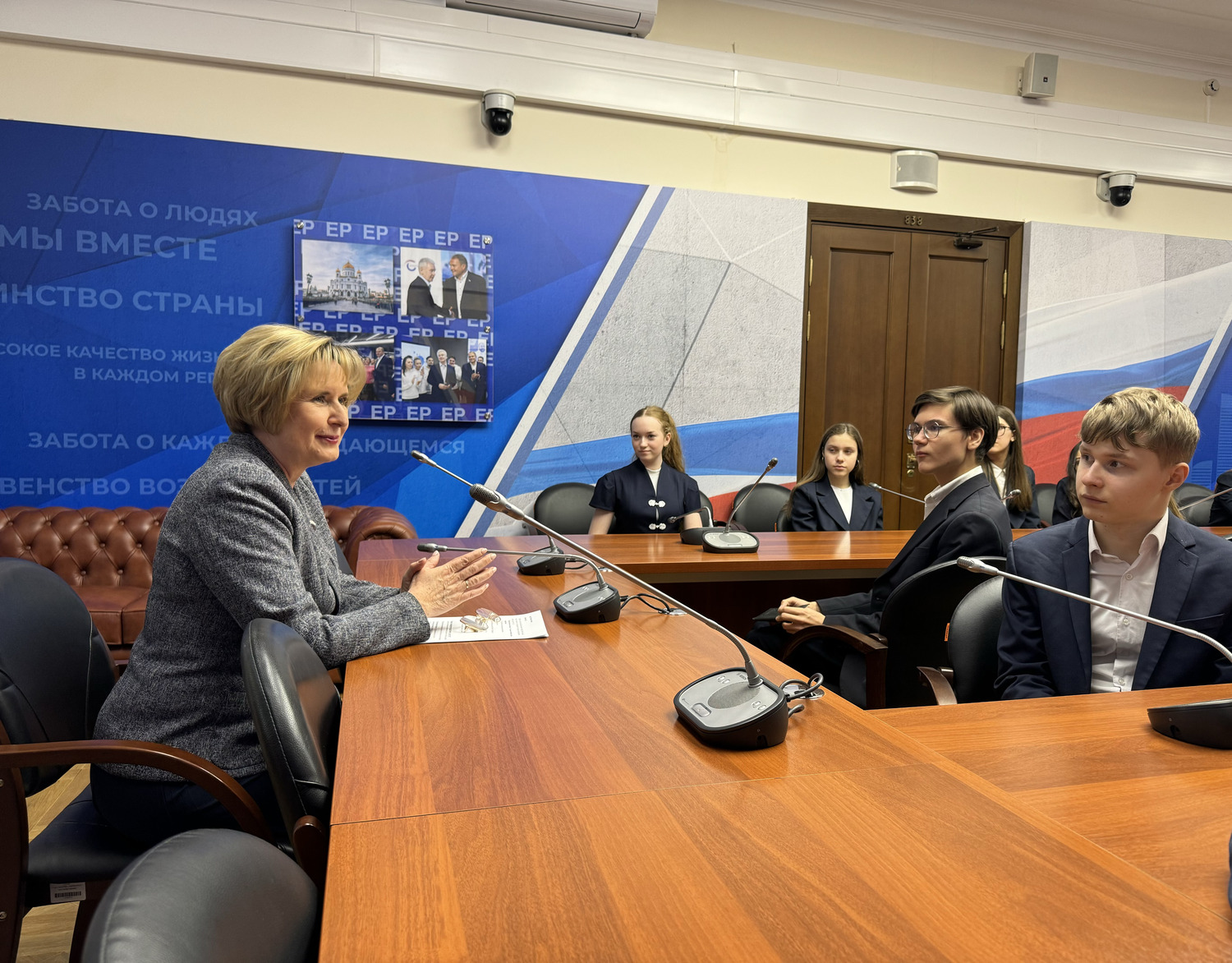 Активисты Молодежной палаты района Нагатино-Садовники провели историческую викторину для студентов, фото