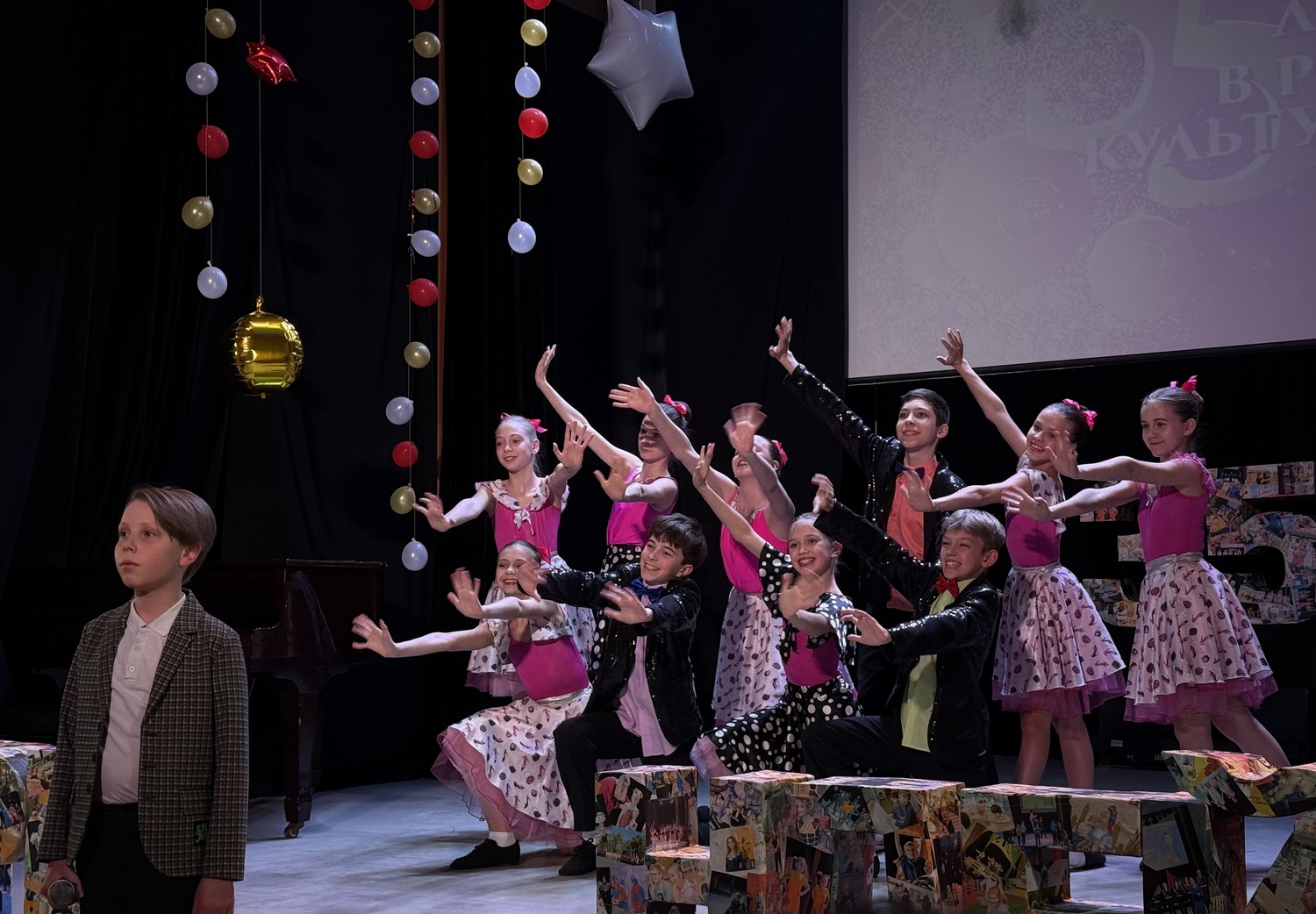 Герой России Эдуард Казымов поздравил коллектив Дома культуры «Берендей», фото