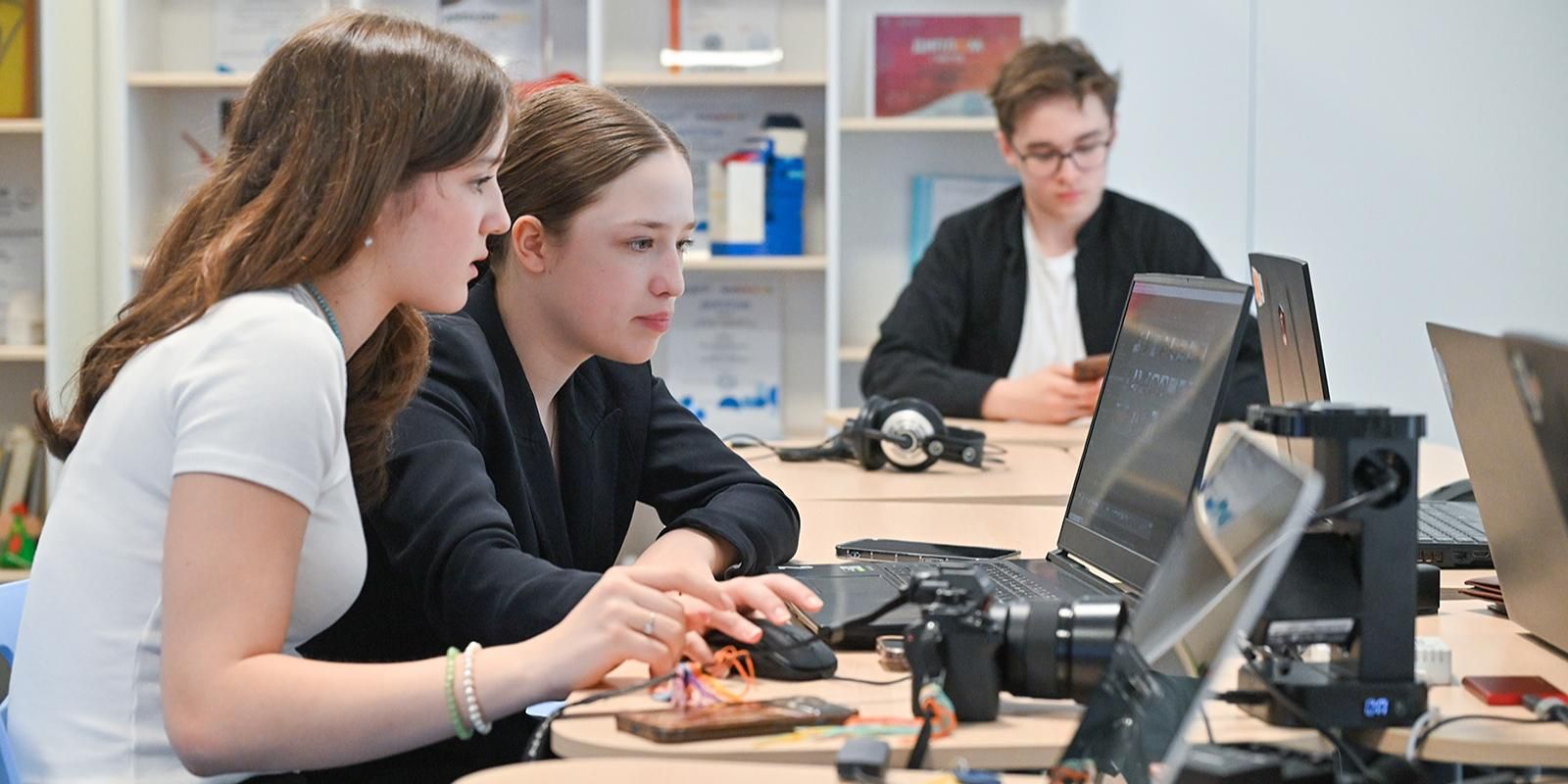 Собянин обозначил приоритеты развития образования в Москве в этом году, фото