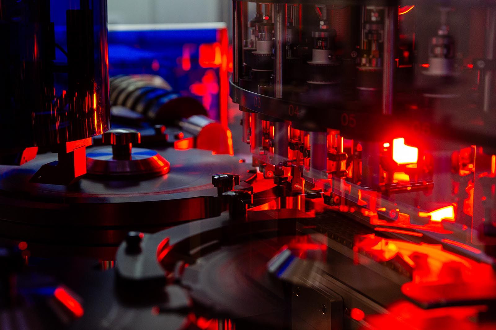 Собянин: В Москве запустили производство лекарства от 13 видов онкозаболеваний, фото