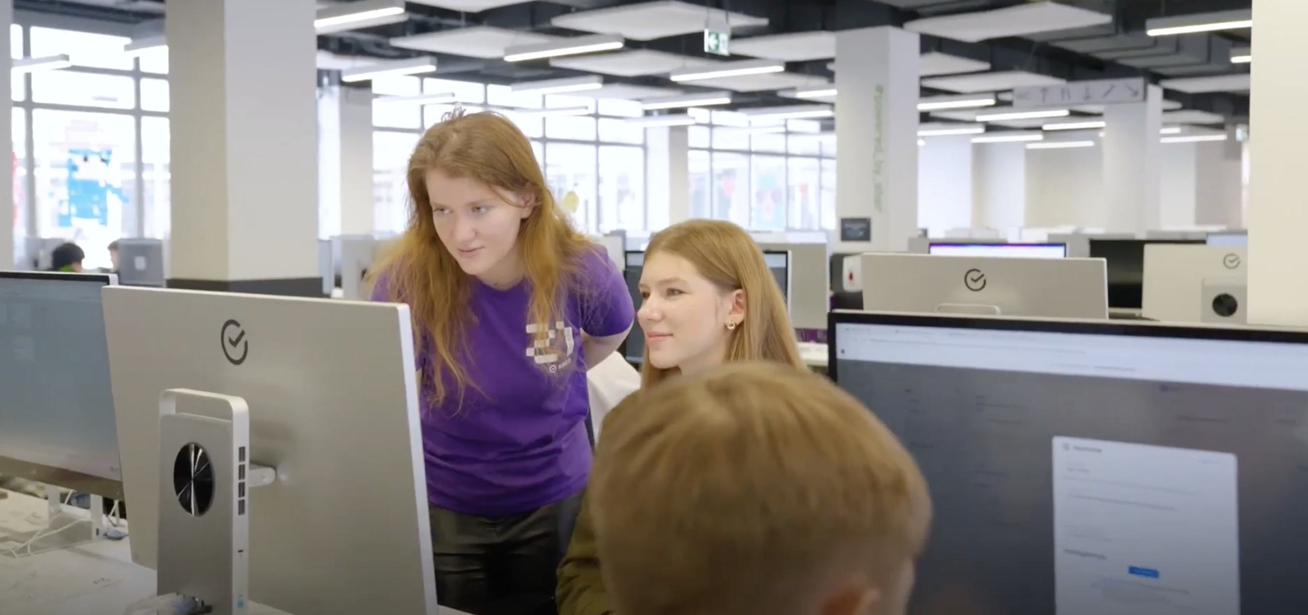 Для московских школьников начнут программу по обучению ИИ, фото