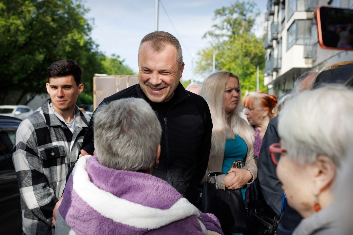 Депутат Госдумы Евгений Попов встретился с будущими новоселами дома в районе Фили-Давыдково, фото