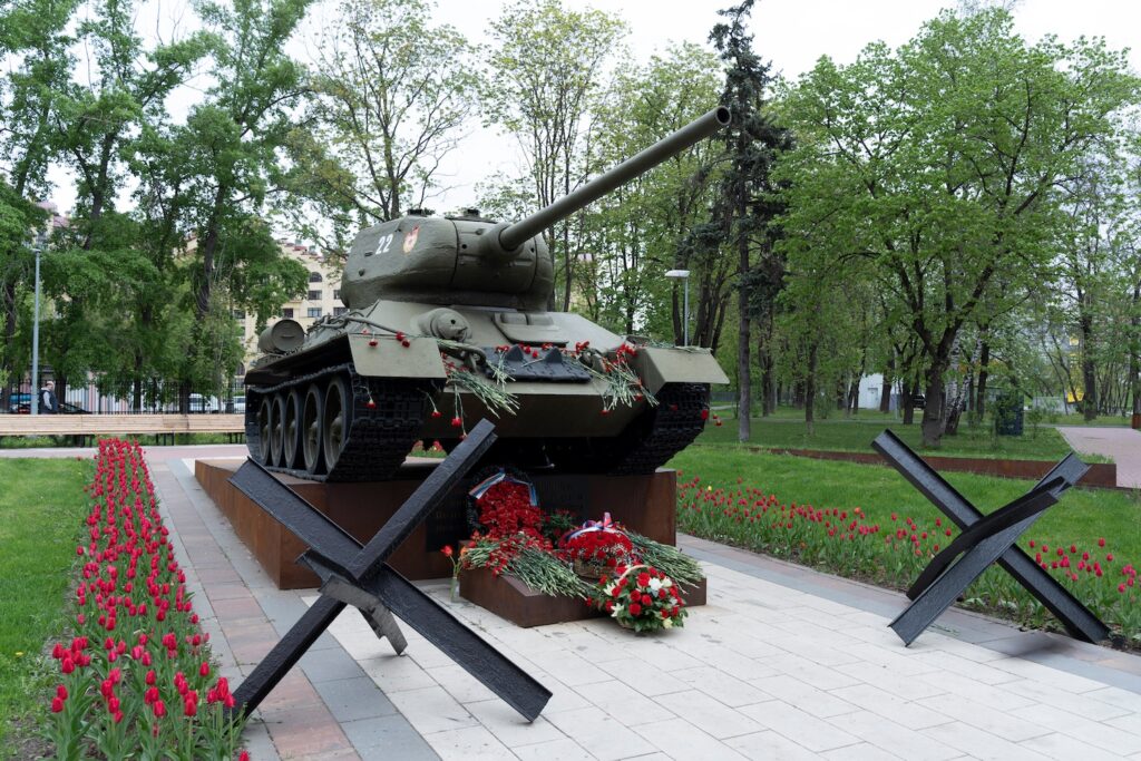 Участники движения &laquo;Мой район&raquo; в Щукино приняли участие в торжественных мероприятиях ко Дню Победы  фото