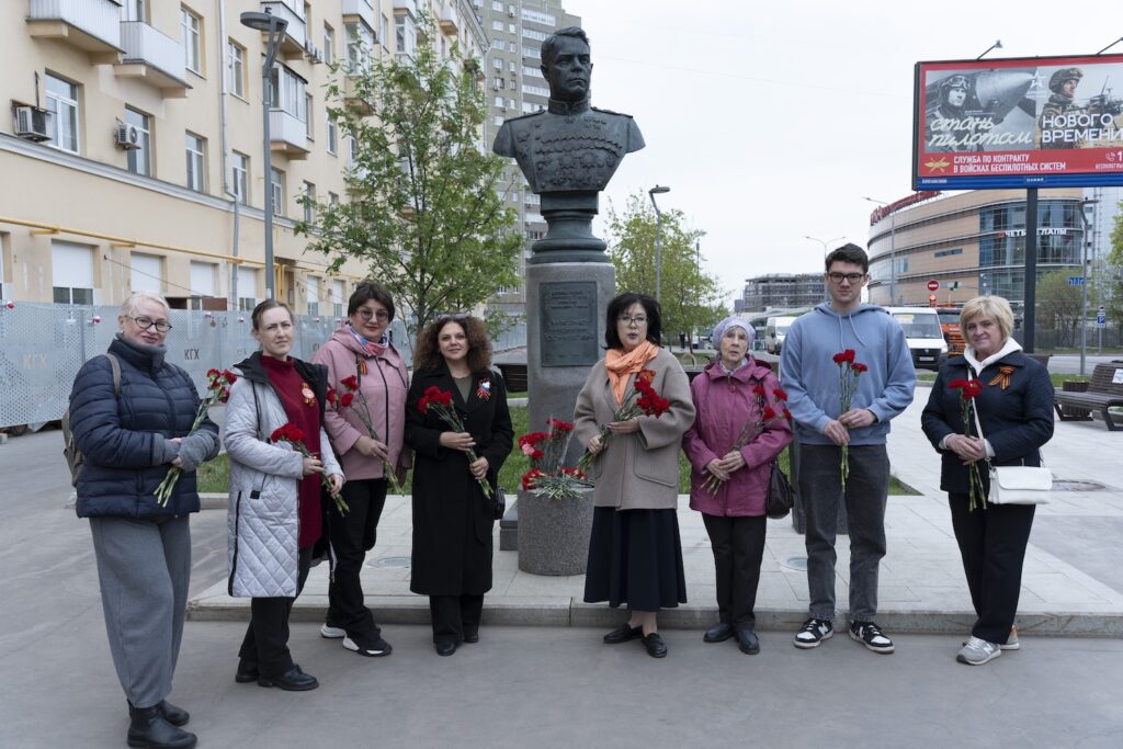 Участники движения &laquo;Мой район&raquo; в Щукино приняли участие в торжественных мероприятиях ко Дню Победы  фото