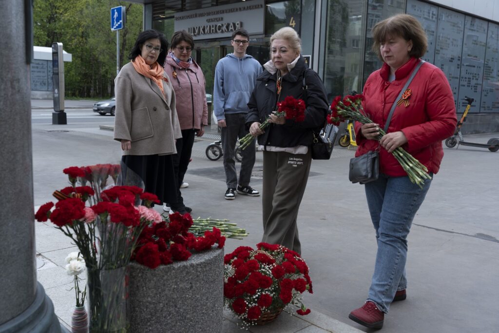 Участники движения &laquo;Мой район&raquo; в Щукино приняли участие в торжественных мероприятиях ко Дню Победы  фото